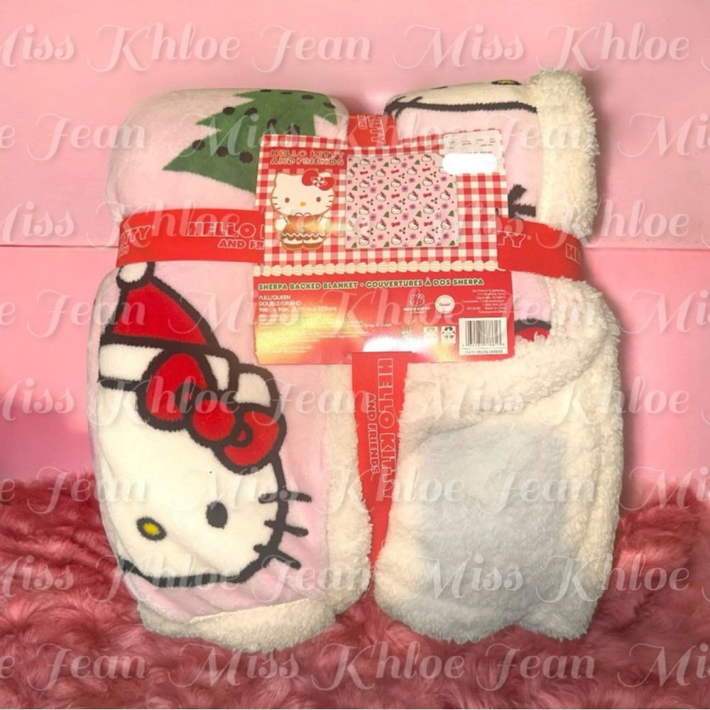- Hello Kitty Christmas Print Sherpa Blanket